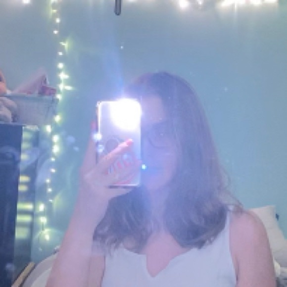 Meet your Posher, Leah - Picture 1 of 1